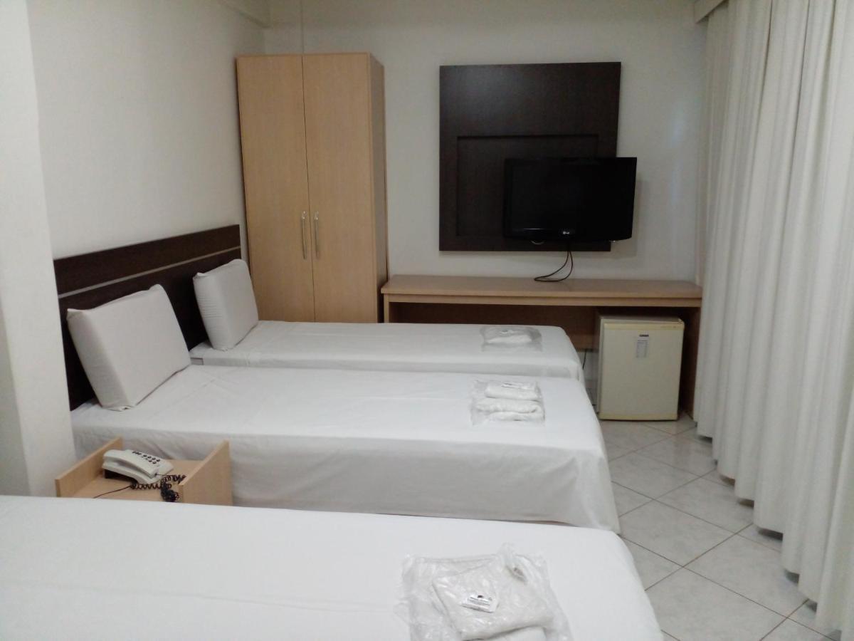 Hotel Minas Brasil Монтіс-Кларус Екстер'єр фото