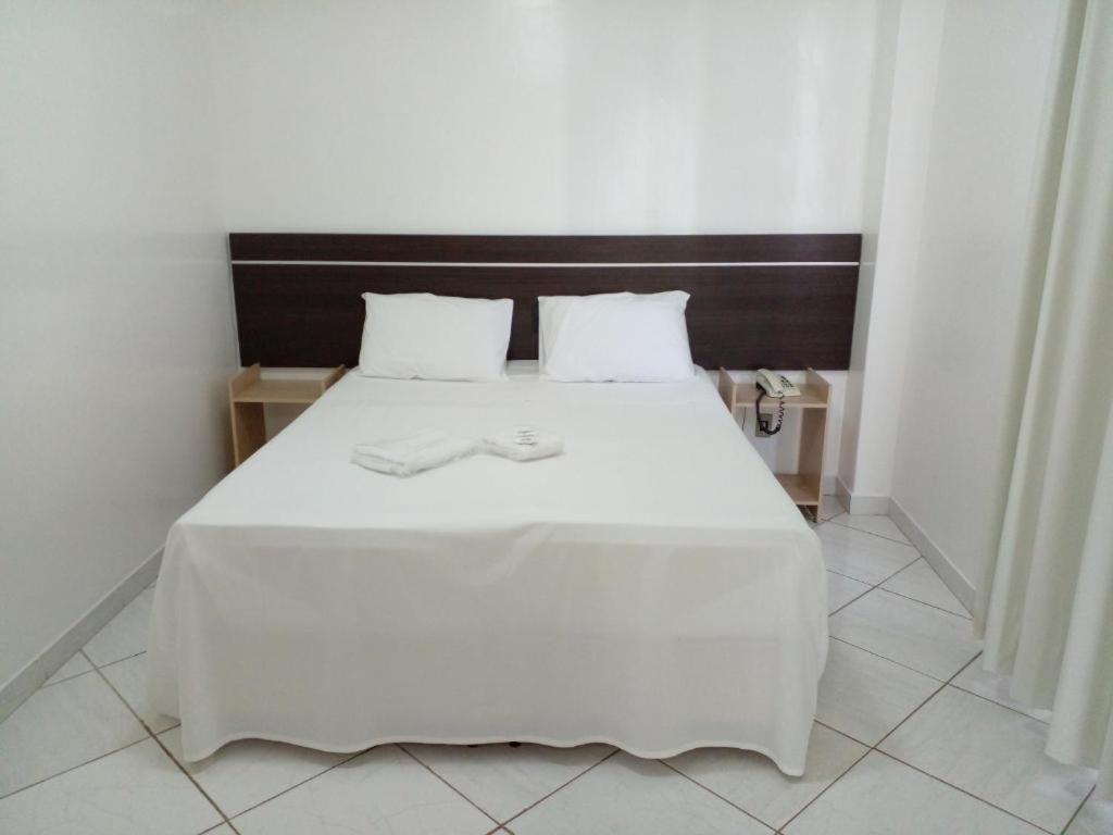 Hotel Minas Brasil Монтіс-Кларус Екстер'єр фото